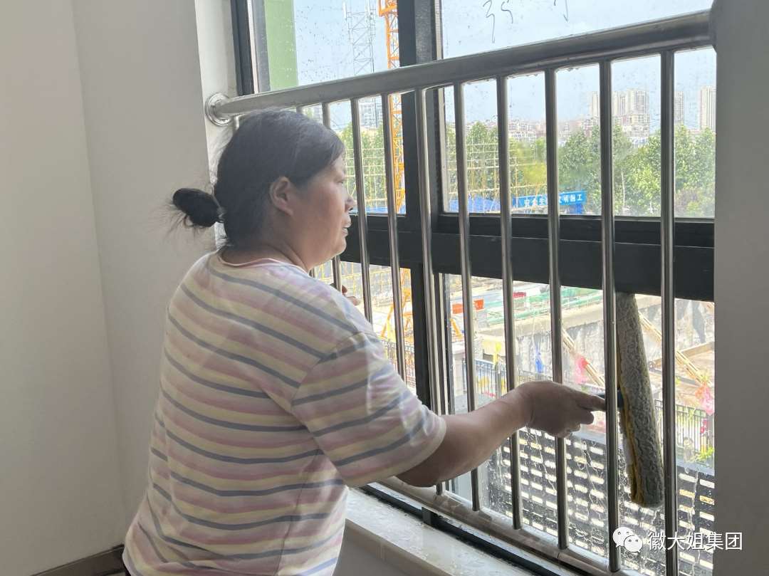 徽大姐集團放心家政進社區(qū)，走進龍崗、銅北、三里街幼兒園開展精細保潔